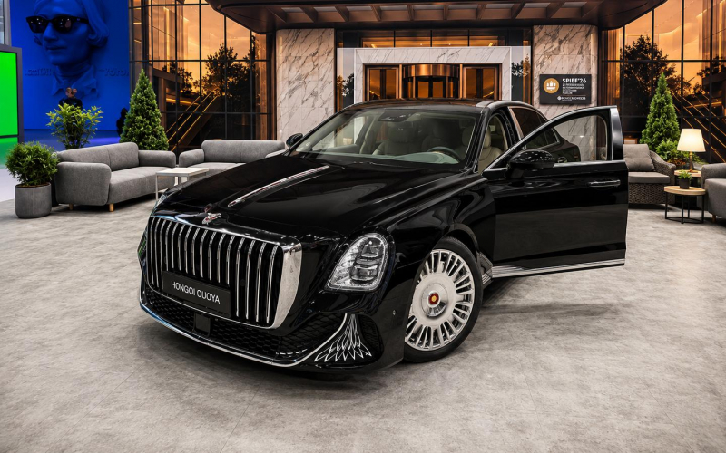 Новый Hongqi Guoya приехал на ПМЭФ-2026. Это самый дорогой «китаец»